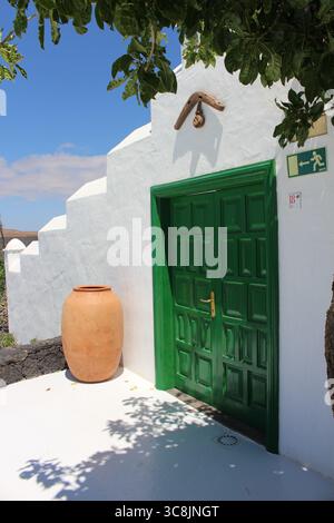 Fundación César Manrique auf Lanzarote, Kanarischen Inseln, Spanien – einzigartige Architektur, die Kunst, Natur und vulkanische Landschaft vereint. Stockfoto