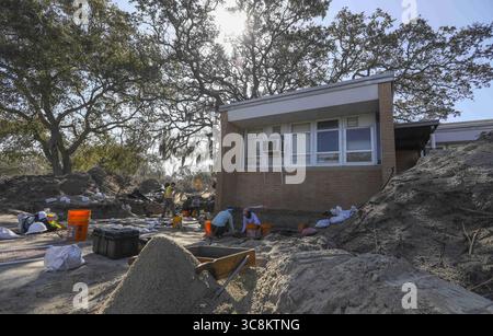 10. Februar 2021, Clearwater, Florida, USA: Die Ausgrabungen werden in der Nähe der Pinellas High School fortgesetzt Mittwoch, 10. Februar 2021 in Clearwater. (Foto: © Chris Urso/Tampa Bay Times via ZUMA Wire) Stockfoto