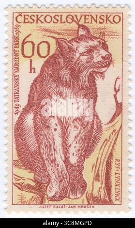 TSCHECHOSLOWAKEI - 25. September 1959: 60 haléř rotbraune und gelbe Briefmarke mit der mittelgroßen Wildkatze Lynx. Tatra-Nationalpark 10. Jahrestag Stockfoto