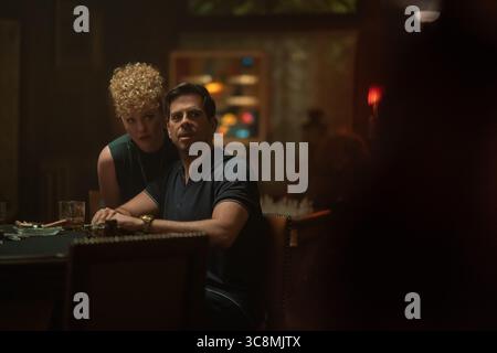 ERSCHEINUNGSDATUM: 15. August 2025 TITEL: Night Always Comes STUDIO: Aluna Entertainment REGISSEUR: Benjamin Caron PLOT: Alles riskieren, um sich und ihrem Bruder eine Zukunft zu sichern, begibt sich Lynette auf eine gefährliche Odyssee und konfrontiert ihre eigene dunkle Vergangenheit in einer treibenden Nacht. MIT DANA MILLICAN als Rebecca, Eli ROTH als Blake. (Credit Image: © Aluna Entertainment/Entertainment Pictures/ZUMAPRESS.com) NUR REDAKTIONELLE VERWENDUNG! Nicht für kommerzielle ZWECKE! Stockfoto