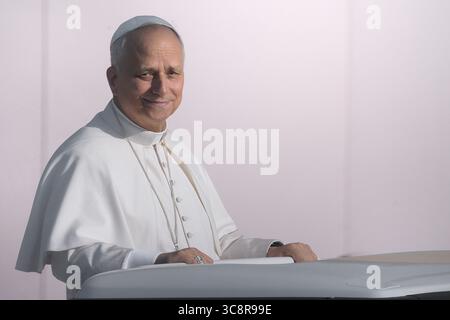 Tor Vergata, Rom, Italien. August 2025. ROM, ITALIEN - 3. AUGUST: Papst Leo XIV. Führt am 3. August 2025 die Abschlussmesse des Jubeljahres in Tor Vergata, Rom, Italien. Quelle: dpa/Alamy Live News Stockfoto