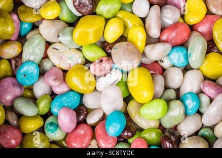 Nahaufnahme eines Haufens bunter Süßigkeiten. Stockfoto