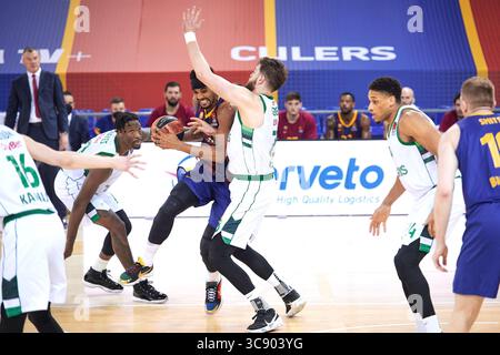 18. Februar 2021, Barcelona, Spanien: Brandon Davies vom FC Barcelona während des Spiels der Turkish Airlines EuroLeague zwischen dem FC Barcelona und Zalgiris Kaunas im Palau Blaugrana in Barcelona. (Kreditbild: © Gerard Franco/DAX via ZUMA Wire) Stockfoto