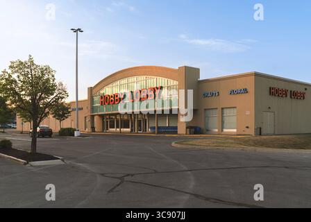 New Hartford, NY - 24. Juli 2025: Blick auf den Sonnenuntergang der Hobby Lobby, ist ein großer privater Kunsthandwerkshändler mit über 900 Geschäften in der Unite Stockfoto