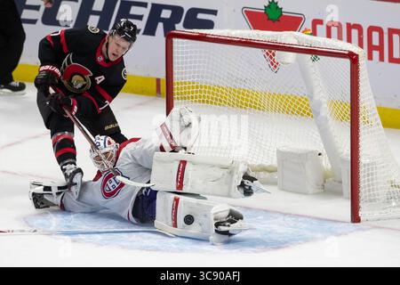 21. Februar 2021: Jake Allen (34), Torhüter der Montreal Canadiens, der im kanadischen Tire Centre im kanadischen Ottawa-Tire Centre eine Überstunde gegen die Ottawa Senatoren Brady Tkachuk (7) macht. Daniel Lea/CSM(Kreditbild: &Copy; Daniel Lea/CSM via ZUMA Wire) Stockfoto