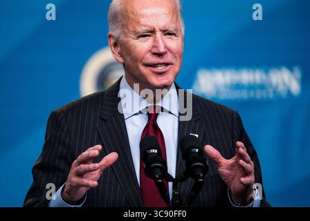 22. Februar 2021, Washington, District of Columbia, USA: US-Präsident JOE BIDEN kündigt Änderungen am Gehaltsscheck-Schutzprogramm (PPP) im Eisenhower Executive Office Building an. Die Biden-Administration versucht, Kleinunternehmen bei der nächsten Runde von PPP-Darlehen gezielter zu entlasten (Credit Image: © Jim Loscalzo - Pool via CNP/CNP via ZUMA Wire). Stockfoto