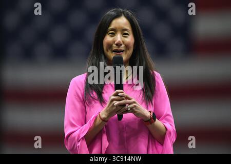 26. Februar 2021, Indianapolis, Indiana, USA: US-Gymnastik-CEO LI LI LEUNG spricht im Indianapolis Convention Center, Indianapolis, Indiana. (Bild: © Amy Sanderson/ZUMA Wire) Stockfoto
