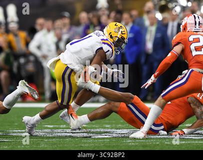 (DATEIFOTOS)..ehemaliger LSU Tigers Wide Receiver (1) Ja'Marr Chase wird voraussichtlich in der 1. Runde des NFL Draft 2021 gehen, hier ist er am 13. Januar 2020 gegen die Clemson Tigers abgebildet, der NFL Draft findet am 29. April 2021 in Cleveland, Ohio statt...(Pflichtbeitrag: Jose / MarinMedia.org / Cal Sport Media) (absoluter vollständiger Fotograf, und Credits erforderlich)(Bild: &Copy; Jose/CSM/Marinmedia.Org) Stockfoto
