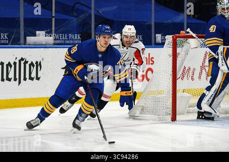 15. März 2021: Jacob Bryson, Verteidiger der Buffalo Sabres (78), kontrolliert den Puck, als die Washington Capitals die Buffalo Sabres 6-0 in einem NHL-Matchup im KeyBank Center in Buffalo, NY, besiegten. Foto von Alan Schwartz/CSM. (Kreditbild: &Copy; Alan Schwartz/CSM via ZUMA Wire) Stockfoto