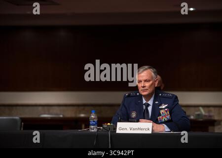 16. März 2021, Washington, District of Columbia, USA: General Glen D. VanHerck, USAF, Befehlshaber des United States Northern Command und des North American Aerospace Defense Command erscheint während einer Anhörung des Senate Committee on Armed Services, um das United States Southern Command und das United States Northern Command zu untersuchen, um den Antrag auf Genehmigung für die Verteidigung für das Geschäftsjahr 2022 und zukünftige Jahre Verteidigung im Dirksen Senate Office Building in Washington, DC, Dienstag, den 16. März 2021, zu prüfen. Beschreibung: Rod Lamkey/CNP (Abbildung: © Rod Lamkey – CNP/CNP via ZUMA Wire) Stockfoto