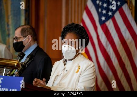 17. März 2021, Washington, District of Columbia, USA: Die Abgeordnete der Vereinigten Staaten Sheila Jackson-Lee (Demokrat von Texas) hält am Mittwoch, 17. März 2021, auf einer Pressekonferenz zum Gesetz über Gewalt gegen Frauen im US-Kapitol in Washington, DC, Stellung. Beschreibung: Rod Lamkey/CNP (Abbildung: © Rod Lamkey – CNP/CNP via ZUMA Wire) Stockfoto