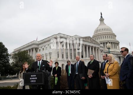 17. März 2021, Washington, District of Columbia, USA: Die US-Repräsentantin Louie Gohmert (Repräsentantin von Texas) hält während einer Pressekonferenz des House Freedom Caucus zur Einwanderung an der südlichen Grenze außerhalb des Kapitols in Washington, DC, Mittwoch, 17. März 2021. Beschreibung: Rod Lamkey/CNP (Abbildung: © Rod Lamkey – CNP/CNP via ZUMA Wire) Stockfoto