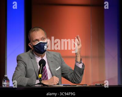 Associate Administrator des Direktorats der NASA Science Mission, Thomas Zurbuchen, während einer Pressekonferenz im NASA Jet Propulsion Laboratory am 17. Februar 2021 in Pasadena, Kalifornien. Der Ausdauer-Mars-rover landet am 18. Februar auf dem Mars, um nach Anzeichen für antike mikrobielle Lebensformen zu suchen. (Kreditbild: © Bill Ingalls/NASA via ZUMA Wire) Stockfoto