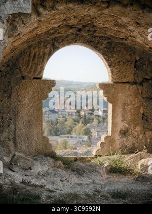 Mittelalterliches Fenster in der Zitadelle von Jajce, Bosnien und Herzegowina Stockfoto