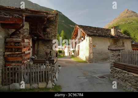 Das Dorf Bessans, 7 km von Bonneval sur Arc, Vanoise Nationalpark, Maurienne-Tal, Savoie, Frankreich Stockfoto