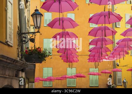 Malerische Gasse in der Altstadt, Grasse, Alpes Maritimes, Provence Alpes Cote d'Azur, französische Riviera, Südfrankreich, Frankreich Stockfoto