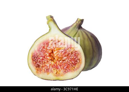 Zwei Stücke frischer Feigenfrucht isoliert auf weißem Hintergrund. Stockfoto