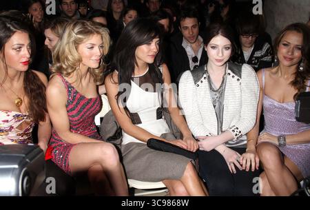 Roxy Olin, AnnaLynne McCord, Jessica Szohr, Michelle Trachtenberg und Shantel Vansanten auf der Jill Stuart Herbst 2010 Fashion Show während der Mercedes-Benz Fashion Week in New York City am 15. Februar 2010 Stockfoto