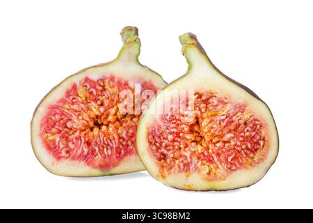 Zwei Stücke frischer Feigenfrucht isoliert auf weißem Hintergrund. Stockfoto