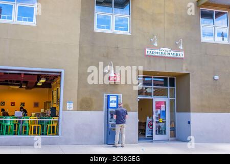 Santa Fe, NM, USA - 17. Mai 2025: Santa Fe Farmers Market Building im Railyard District Stockfoto