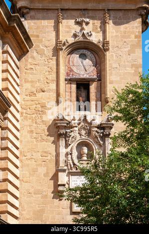Detail der Tour de l'Horloge (Uhrenturm) vom Place de l'Hôtel de Ville aus gesehen. Aix-en Provence. Frankreich Stockfoto