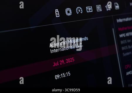 Poznan, Polen - 29. Juli 2025: American Megatrends International, LLC. Der BIOS-Setup-Bildschirm zeigt wichtige Systemdetails für fortgeschrittene Computerhardware an Stockfoto