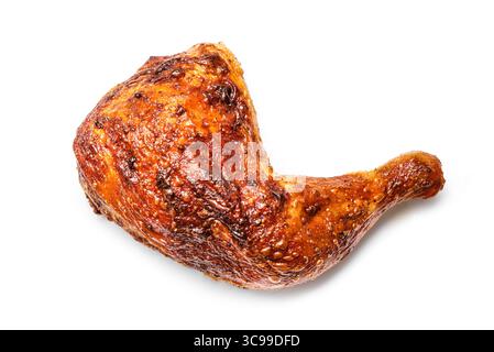 Geröstetes Hähnchenviertel isoliert auf weißem Hintergrund, Draufsicht, Designelement. Im Ofen gebackenes Hühnchen oder putenfleisch. Stockfoto