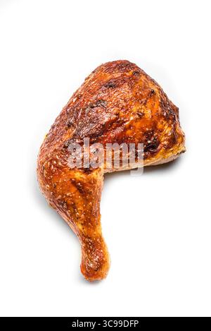 Geröstetes Hähnchenviertel isoliert auf weißem Hintergrund, Draufsicht, Designelement. Im Ofen gebackenes Hühnchen oder putenfleisch. Stockfoto