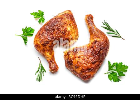 Geröstetes Hähnchenviertel isoliert auf weißem Hintergrund, Draufsicht, Designelement. Im Ofen gebackene Hähnchenschenkel mit Rosmarin und Petersilie. Stockfoto