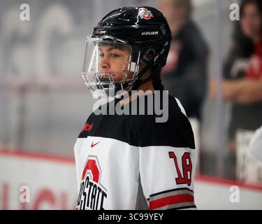 29. Oktober 2022: Ohio State Buckeyes Verteidiger Sophie Jaques (18), bevor sie in Columbus (Ohio) gegen die Minnesota Golden Gophers antrat. Brent Clark/CSM (Bild: © Brent Clark/CSM via ZUMA Press Wire) Stockfoto