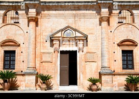 Moni Agia Triada (Kloster der Heiligen Dreifaltigkeit), 17. Jahrhundert. Kirche. Halbinsel Akrotiri, Chania, Kreta, Griechenland. Stockfoto