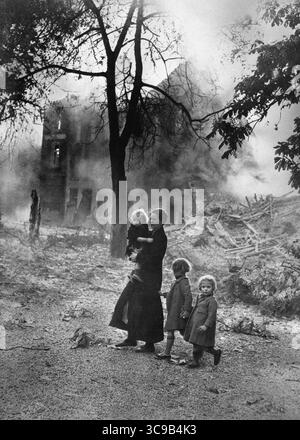 BELGIEN - ca. 1940 - Belgische Flüchtlinge in Bewegung während des Zweiten Weltkriegs - Foto: Geopix Stockfoto
