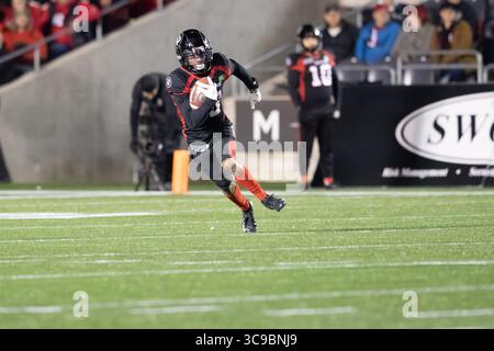 14. Oktober 2022: Ryan Davis (15) der Ottawa Redblacks (15) kehrt während des CFL-Spiels zwischen den Montreal Alouettes und den Ottawa Redblacks im TD Place Stadium in Ottawa, Kanada, zurück. Daniel Lea/CSM. (Foto: © Daniel Lea/CSM via ZUMA Press Wire) Stockfoto