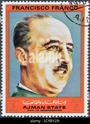 Gestempelte Briefmarke von Ajman, die ein Porträt von Francisco Franco aus der Zeit um 1972 zeigt. Stockfoto