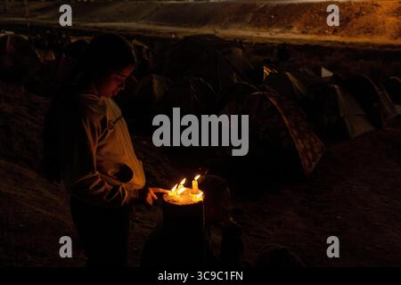 10. November 2022, juarez, chihuahua, mexiko: Venezolanische Migranten warten in Ciudad JuÃ¡rez am Ufer des Rio Grande auf die Eliminierung des Titels 42 (Credit Image: © David Peinado/ZUMA Press Wire) Stockfoto