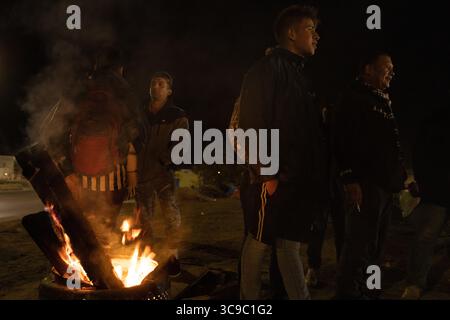 10. November 2022, juarez, chihuahua, mexiko: Venezolanische Migranten warten in Ciudad JuÃ¡rez am Ufer des Rio Grande auf die Eliminierung des Titels 42 (Credit Image: © David Peinado/ZUMA Press Wire) Stockfoto