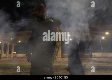 10. November 2022, juarez, chihuahua, mexiko: Venezolanische Migranten warten in Ciudad JuÃ¡rez am Ufer des Rio Grande auf die Eliminierung des Titels 42 (Credit Image: © David Peinado/ZUMA Press Wire) Stockfoto