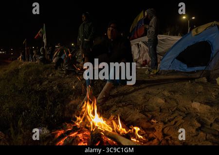 10. November 2022, juarez, chihuahua, mexiko: Venezolanische Migranten warten in Ciudad JuÃ¡rez am Ufer des Rio Grande auf die Eliminierung des Titels 42 (Credit Image: © David Peinado/ZUMA Press Wire) Stockfoto