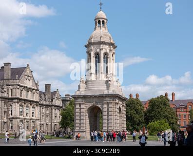 Der Campanile Glockenturm auf dem Gelände des Trinity College Dublin in Dublin, Irland Stockfoto