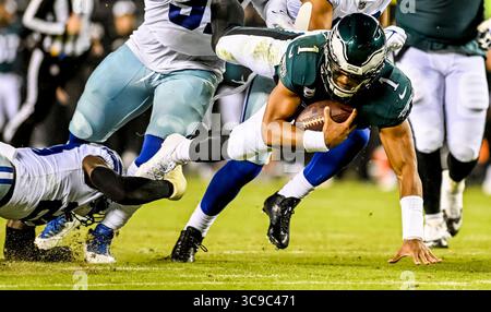 Oktober 2022, Philadelphia, PA, USA: 16. Oktober 2022: Philadelphia Eagles Quarterback Jalen Hurts (1) taucht im Lincoln Financial Field in Philadelphia, Pennsylvania, für einen zusätzlichen Spielspaß während des NFL Football Matchups zwischen den Dallas Cowboys und den Philadelphia Eagles. Scott Serio/Cal Sport Media (Foto: © Scott Serio/CSM via ZUMA Press Wire) Stockfoto