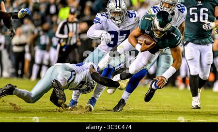 Oktober 2022, Philadelphia, PA, USA: 16. Oktober 2022: Philadelphia Eagles Quarterback Jalen Hurts (1) taucht im Lincoln Financial Field in Philadelphia, Pennsylvania, für einen zusätzlichen Spielspaß während des NFL Football Matchups zwischen den Dallas Cowboys und den Philadelphia Eagles. Scott Serio/Cal Sport Media (Foto: © Scott Serio/CSM via ZUMA Press Wire) Stockfoto