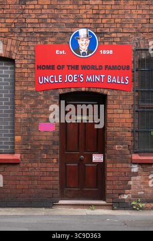 Santus Sweets Factory, Hersteller von „Onkel Joe's Mint Balls“, Fabrik in der Dorning Street, Wigan Stockfoto