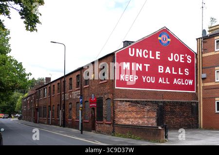 Santus Sweets Factory, Hersteller von „Onkel Joe's Mint Balls“, Fabrik in der Dorning Street, Wigan Stockfoto