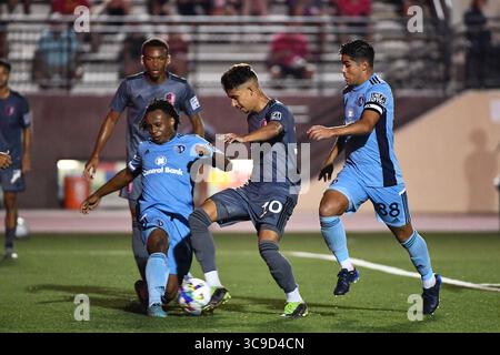 September 2022, Edwardsville, IL, Vereinigte Staaten: EDWARDSVILLE, IL - 18. SEPTEMBER: Vitor Dias #10 St. Louis City2 wurde am 18. September 2022 im Ralph Korte Stadium in Edwardsville (Illinois) von Nati Clarke #32 Sporting KC 2 bekämpft. (Kreditbild: © Bill Barrett/ISIPhotos via ZUMA Press Wire) Stockfoto