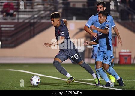 September 2022, Edwardsville, IL, Vereinigte Staaten: EDWARDSVILLE, IL - 18. SEPTEMBER: Vitor Dias #10 St. Louis City2 mit dem Ball während eines Spiels zwischen Sporting KC II und St Louis City 2 im Ralph Korte Stadium am 18. September 2022 in Edwardsville, Illinois. (Kreditbild: © Bill Barrett/ISIPhotos via ZUMA Press Wire) Stockfoto
