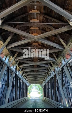 Pont de des Rivières, historische Holzbrücke über die Rivière aux Brochets in Notre-Dame-de-Stanbridge, Quebec, Kanada Stockfoto