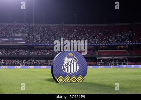 Sao Paulo, Brasilien. August 2025. SAO PAULO, BRASILIEN - VOR 04: Spiel zwischen Santos FC und EC Juventude im Morumbis Stadium am 4. August 2025 in Sao Paulo, Brasilien. (Foto: Wanderson Oliveira/PxImages) Credit: PX Images/Alamy Live News Stockfoto