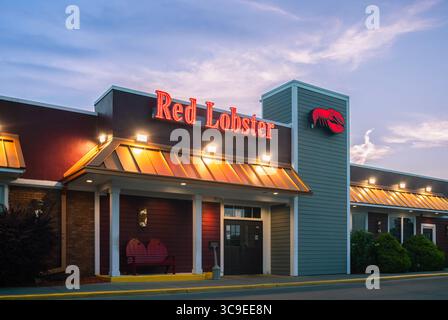 New Hartford, NY - 24. Juli 2025: Red Lobster ist eine amerikanische Restaurantkette mit ungezwungenem Ambiente, die sich auf das Red Lobster Restaurant spezialisiert hat Stockfoto