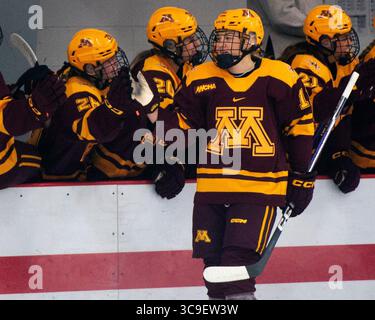29. Oktober 2022: Josefin Bouveng (11) feiert ihr Tor gegen die Minnesota Golden Gophers mit ihren Teamkollegen in Columbus, Ohio. Brent Clark/CSM (Bild: © Brent Clark/CSM via ZUMA Press Wire) Stockfoto