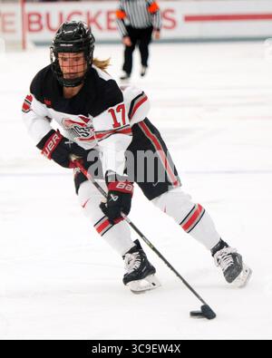 29. Oktober 2022: Die Stürmerin Emma Maltais (17) von Ohio State Buckeyes tritt in Columbus (Ohio) gegen die Minnesota Golden Gophers auf. Brent Clark/CSM (Bild: © Brent Clark/CSM via ZUMA Press Wire) Stockfoto
